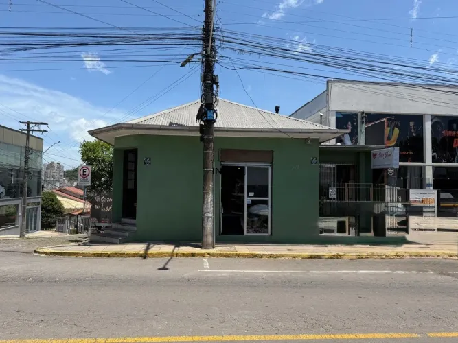INBOX CIA IMOBILIARIA VENDE - Imóvel com duas edificações sendo uma comercial e outra resi