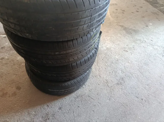 4 rodas com pneus ótimo estado
