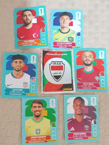 7 figurinhas da copa com 1 brilhante
