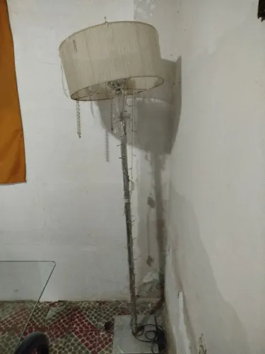 Luminária de Piso Clássica com Cúpula e Cristais - Vintage
