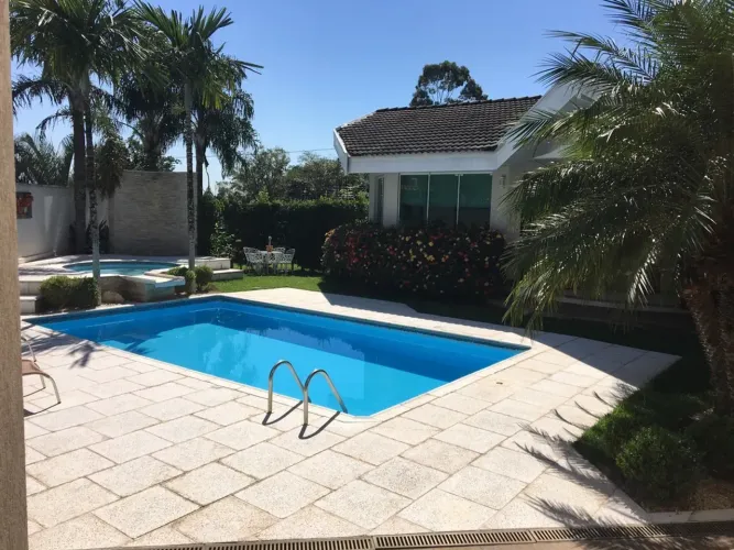 CASA DISPONIVEL PARA LOCAÇÃO 3 SUITES - CONDOMINIO FECHADO