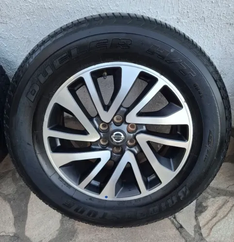 Rodas aro 18 Frontier Originais Nissan pneus Bridgestone 