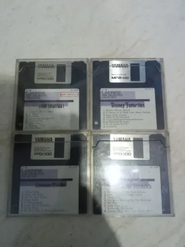 Lote com 4 Disquetes Originais Yamaha Clavinova Disk Orchestra Collection