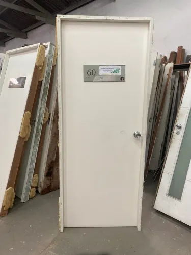 Porta lisa  , Com abertura para a esquerda  2,13 m por 0,87 cm
