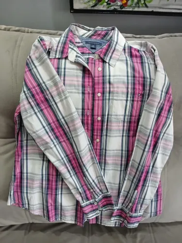 Camisa feminina manga longa Tommy Hilfiger tamanho L (G)<br>R$ 90,00