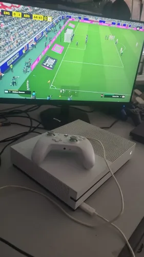 XBOX ONE S 1TB 4K + CONTROLE GameSir
