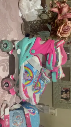 Lindo kit de patins de luizinhas e capacete