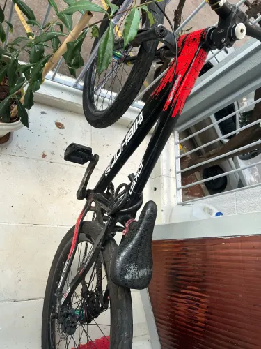 Bike highgone joker montada