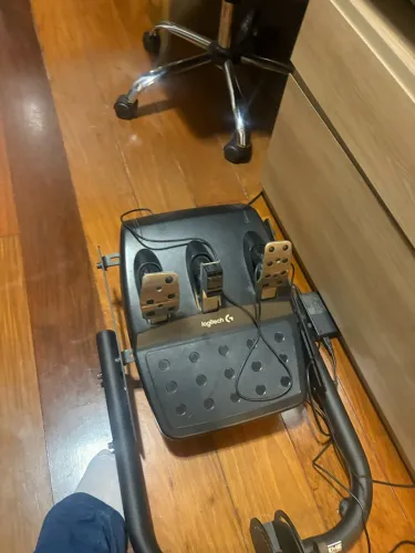 G29 com suporte em ótimo estado. 
