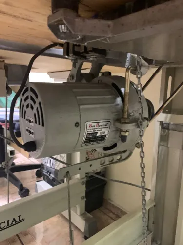 Motor máquina overloque