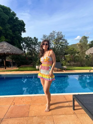 Saída de praia em crochê - vestido colorido