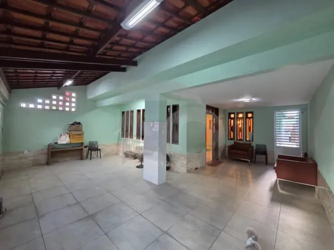 Casa à Venda com 240m² e Suíte Master no Primeiro Andar - Pereira Lobo