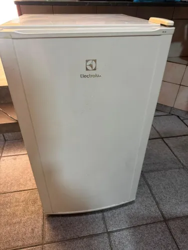 Vendo Frigobar Eletrolux RE120
