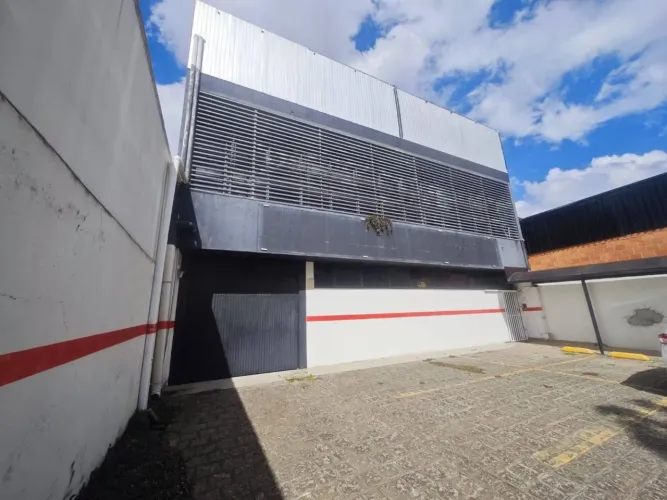 Prédio, 717M², Aluguel de R$ 36.000,00 + Taxas - Hauer, Curitiba (Pr)