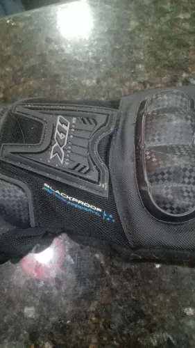 Luvas em perfeito estado.