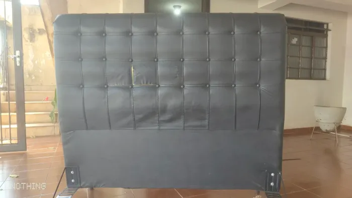 Cabeceira de Cama Casal Simbal - Suede / Corino / Preto (Detalhe na Costura)