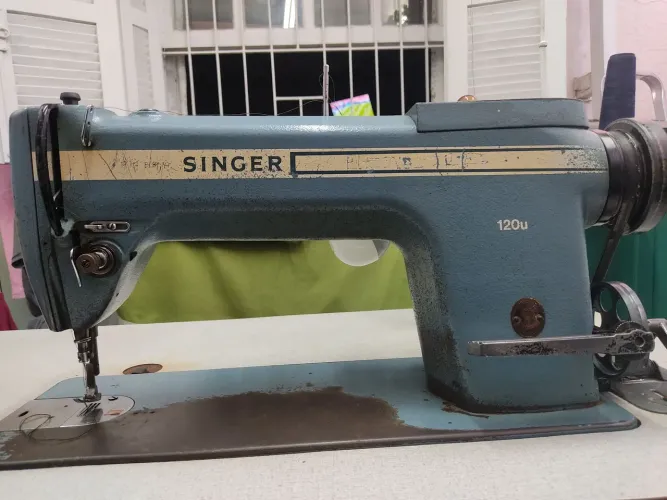 Máquina de Costura Reta Industrial Singer 120U