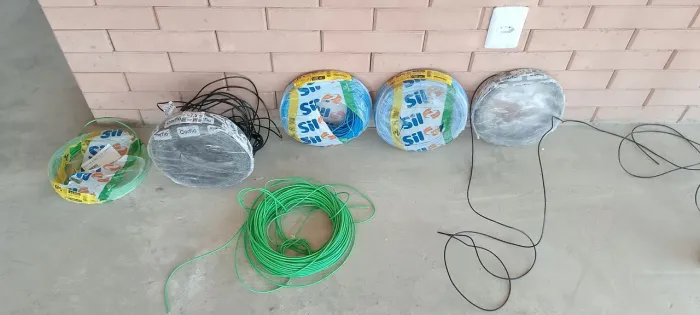 FIOS ELÉTRICOS FLEXIVEIS.( sobras de construção) 