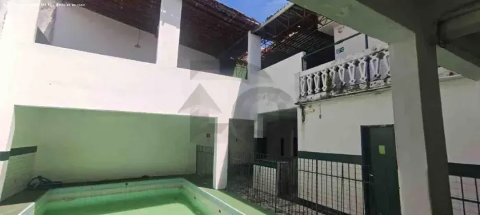 Casa Espaçosa com 600m² e Garagem para 9 Carros à Venda no Suissa