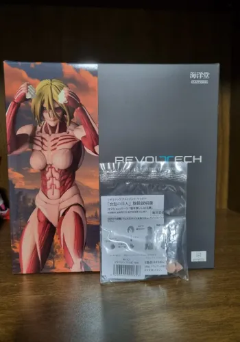 Revoltech titan fêmea