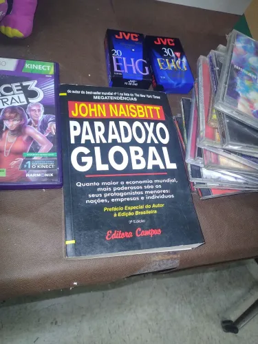 Livro Paradoxo Global, original, bom estado. E outros!