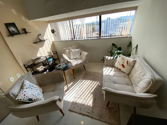 Poltrona bege moderna (2 unidades)