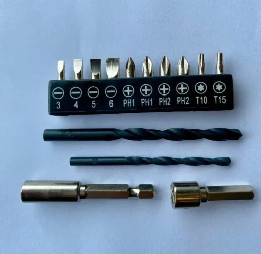 Kit com 10 bits, encaixe, prolongador e duas brocas 
