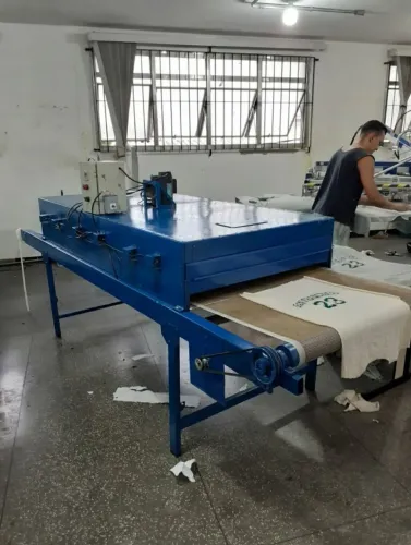 Estufa de secagem serigrafia com esteira.