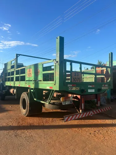 Carroceria de Caminhão à Venda - Forte, Espaçosa e Pronta para o Trabalho