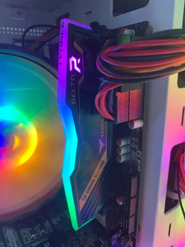 Memória RAM DDR4 8GB 3200Mhz RGB pra levar logo