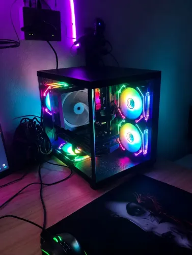 ? PC Gamer Ryzen 7 5700G + RX 6600 XT MSI
