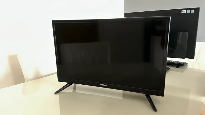 TV LED Semp TCL 24 Polegadas - Modelo 24S1300 - Funcionando Perfeitamente