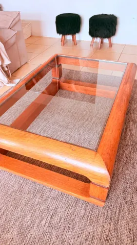 Mesa de centro em madeira maciça 