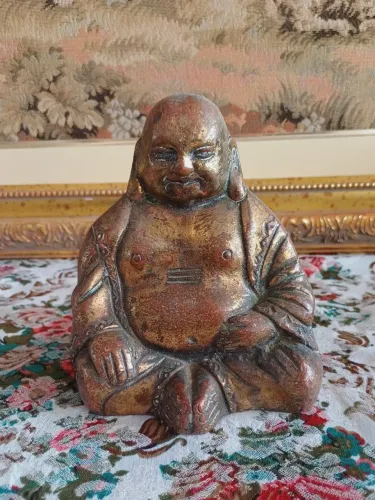 Escultura Buda em metal amarelo 1,7kg 15x12