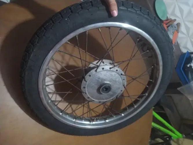 Kit Rodas Raiadas R18": Aros e Pneus NOVOS + Peças (Ler Descrição)