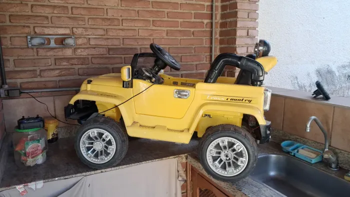 Carrinho jepp elétrico com controle remoto