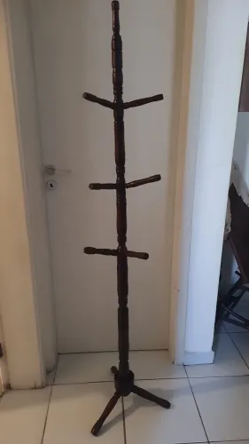 vendo cabideiro de chão. 40,00