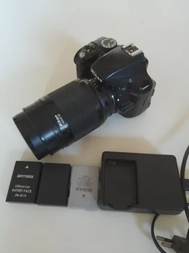NIKON D3300 VENDO OU TROCO