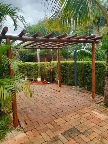 Pergolado cobertura de madeira eucalipto 