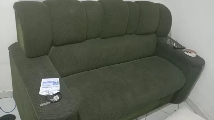 Sofá três lugares