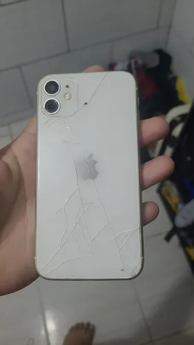 Iphone 11 usado barato pra sair logo