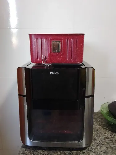Air fryer praticamente sem uso, acompanha todos acessórios *