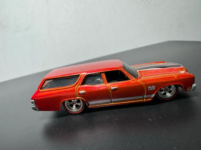 Hot Wheels '70 Chevelle SS Wagon RED LINE