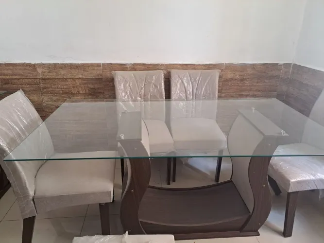 Mesa de Jantar com 6 Cadeiras + Aparador | Tampo de Vidro | Excelente Estado