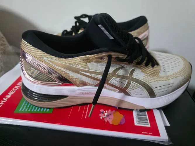 Tenis aisics Nimbus 21