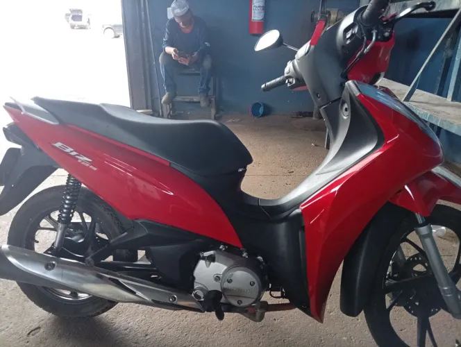 Biz 125 vermelha 