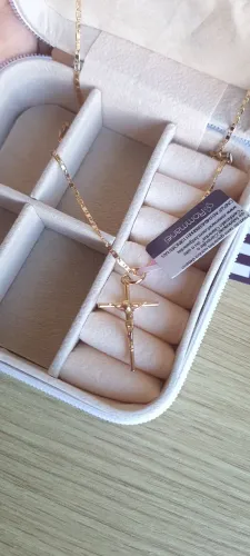 Cordão piastrine 50 cm e pingente Jesus crucifixo