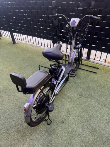 Bicicleta Elétrica Lev (com cadeado U-lock e mais 2 capacetes)