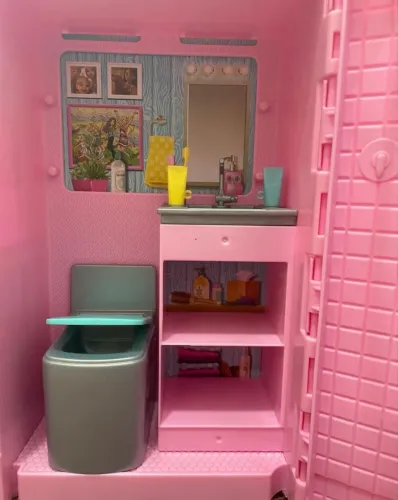 Trailer Camping Barbie - Usado sem acessorios e sem caixa 