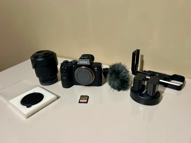 Câmera Sony Alpha a7III Mirrorless + Lente + SD 128gb + Microfone + 2x Baterias